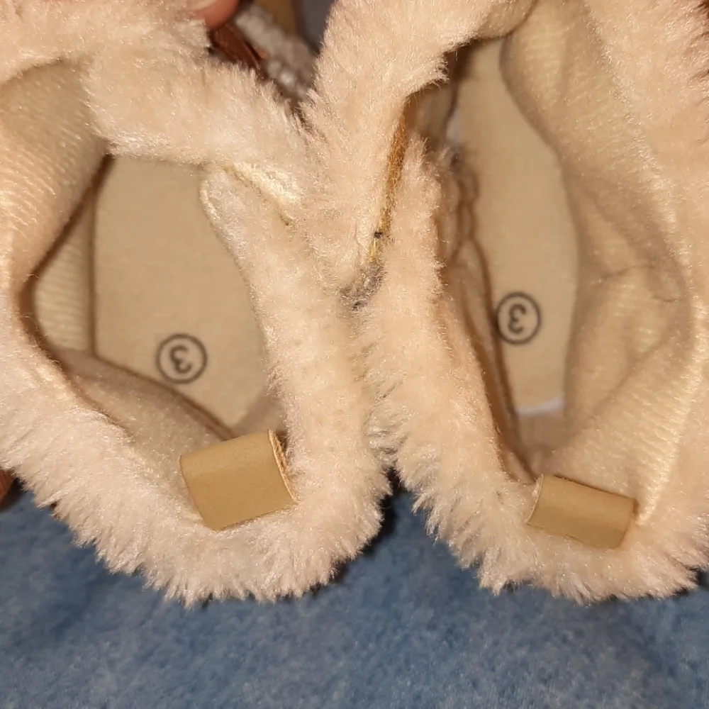 BABY girl SZ 3 boots fur tan